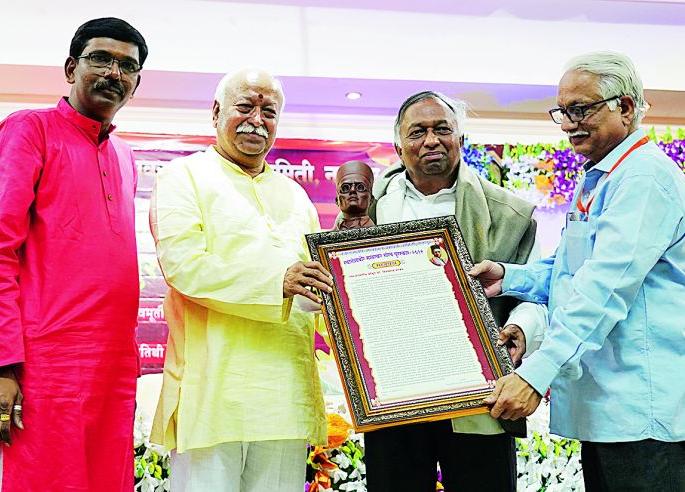 India must be well weapon equipped: Mohan Bhagwat | देशाने शस्त्रसंपन्न झालेच पाहिजे : मोहन भागवत India must be well weapon equipped: Mohan Bhagwat | देशाने शस्त्रसंपन्न झालेच पाहिजे : मोहन भागवत