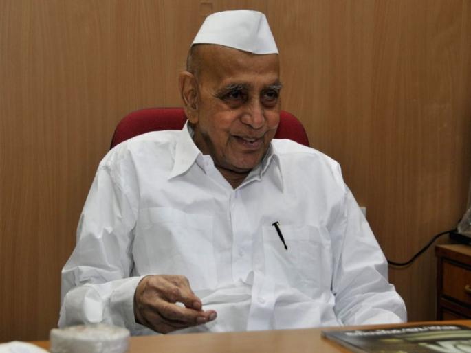 Kissa Kursi why Mohan Dharia who was in emergency jail then became an MP from Pune, is a hero of the youth | किस्सा कुर्सी का..! आणीबाणीत तुरुंगात, नंतर पुण्यातून खासदार झालेले मोहन धारिया तरुणांचे हिरो Kissa Kursi why Mohan Dharia who was in emergency jail then became an MP from Pune, is a hero of the youth | किस्सा कुर्सी का..! आणीबाणीत तुरुंगात, नंतर पुण्यातून खासदार झालेले मोहन धारिया तरुणांचे हिरो