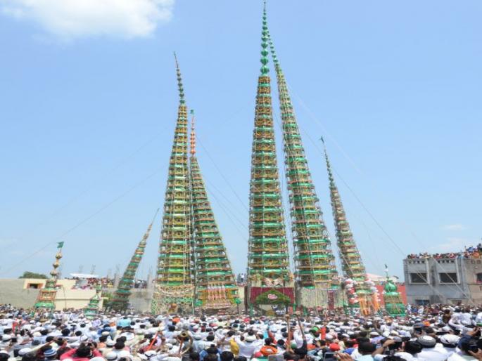 Sangli: A captivating celebration of Moharram; Hindu-Muslim unity message | सांगली: मोहरमचा दिमाखदार सोहळा; हिंदू-मुस्लिम ऐक्याचा संदेश , कडेगावात गगनचुंबी ताबूत भेटी Sangli: A captivating celebration of Moharram; Hindu-Muslim unity message | सांगली: मोहरमचा दिमाखदार सोहळा; हिंदू-मुस्लिम ऐक्याचा संदेश , कडेगावात गगनचुंबी ताबूत भेटी