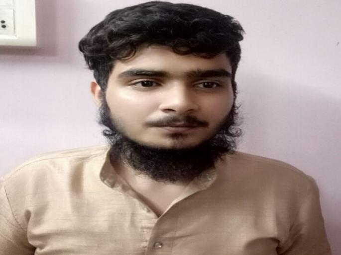 Your buying Online iPhone! Be careful; police arrested who sells fake iphone | ऑनलाईन आयफोन घेताय! सावधान; बनावट आयफोनची विक्री करणाऱ्या व्यापाऱ्याला बेड्या Your buying Online iPhone! Be careful; police arrested who sells fake iphone | ऑनलाईन आयफोन घेताय! सावधान; बनावट आयफोनची विक्री करणाऱ्या व्यापाऱ्याला बेड्या