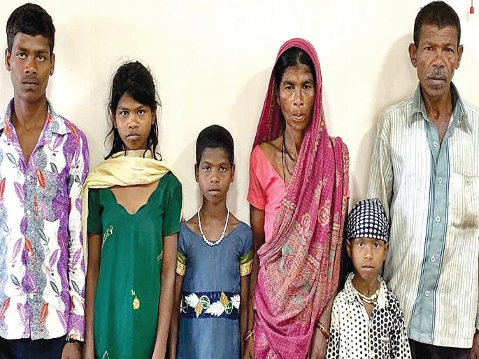 Mokhada tribal laborers on the brink of sabotage; Filed | मोखाड्याचे आदिवासी मजूर वेठबिगारीच्या पाशात; गुन्हा दाखल