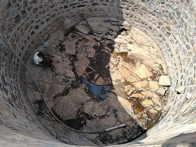 Severe water scarcity in Mokhada taluka | मोखाडा तालुक्यात तीव्र पाणीटंचाई; सहा गावपाडे तहानले Severe water scarcity in Mokhada taluka | मोखाडा तालुक्यात तीव्र पाणीटंचाई; सहा गावपाडे तहानले