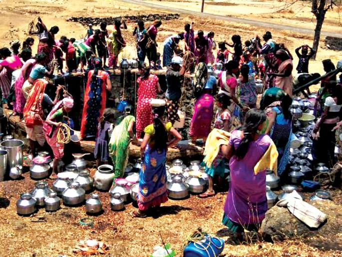 Scarcity of milk in the market: Mylakei's Melonmel Footpath for crispy water | मोखाड्यात टंचाईच्या झळा; हंडाभर पाण्यासाठी मायलेकींची मैलोन्मैल पायपीट Scarcity of milk in the market: Mylakei's Melonmel Footpath for crispy water | मोखाड्यात टंचाईच्या झळा; हंडाभर पाण्यासाठी मायलेकींची मैलोन्मैल पायपीट