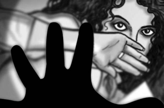 Shameful behavior with a woman in Nagpur | नागपुरात निद्रिस्त महिलेसोबत लज्जास्पद वर्तन Shameful behavior with a woman in Nagpur | नागपुरात निद्रिस्त महिलेसोबत लज्जास्पद वर्तन