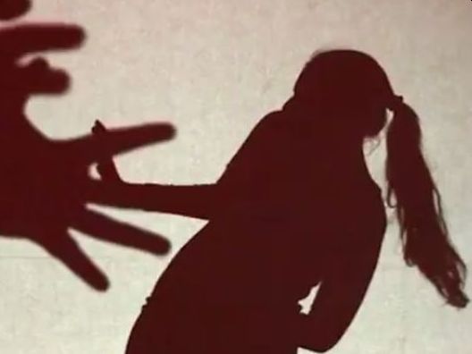 A teacher molested a student in a bus during an educational trip | शैक्षणिक सहलीदरम्यान बसमध्ये शिक्षकाने केला विद्यार्थिनीचा विनयभंग A teacher molested a student in a bus during an educational trip | शैक्षणिक सहलीदरम्यान बसमध्ये शिक्षकाने केला विद्यार्थिनीचा विनयभंग