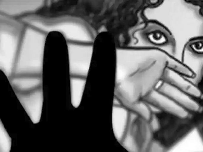 Teacher arrested for molestation of girl students in the name of checking papers | पेपर तपासण्याच्या नावावर विनयभंग; शिक्षक अटकेत Teacher arrested for molestation of girl students in the name of checking papers | पेपर तपासण्याच्या नावावर विनयभंग; शिक्षक अटकेत