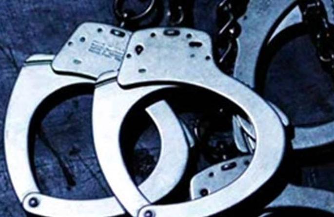 Woman molested on running train, five arrested | धावत्या रेल्वेत महिलेचा विनयभंग, पाच अटकेत Woman molested on running train, five arrested | धावत्या रेल्वेत महिलेचा विनयभंग, पाच अटकेत
