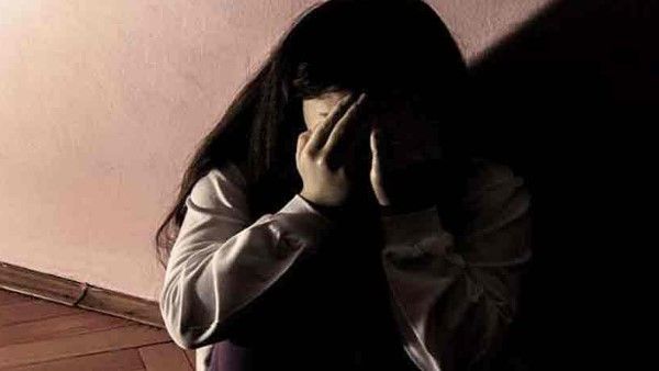 Stigma! Siblings tortured sleeping sister | काळिमा! झोपलेल्या मावसबहिणीवर भावंडांनी केला अत्याचार Stigma! Siblings tortured sleeping sister | काळिमा! झोपलेल्या मावसबहिणीवर भावंडांनी केला अत्याचार