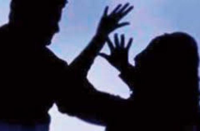 Filed a case against the two who molested the girl | तरुणीचा विनयभंग करणाऱ्या दोघांविरुद्ध गुन्हा दाखल