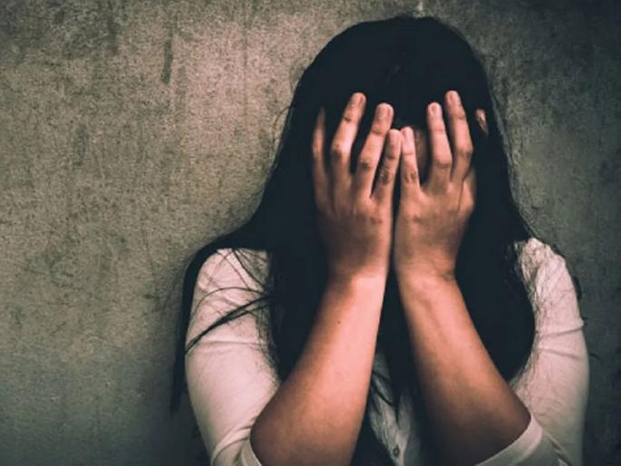 Wife forced to bathe in front of everyone; Shocking types in Pune crime nws | पत्नीला सर्वांसमोर अंघोळ करण्यास भाग पाडले; पुण्यातील धक्कादायक प्रकार Wife forced to bathe in front of everyone; Shocking types in Pune crime nws | पत्नीला सर्वांसमोर अंघोळ करण्यास भाग पाडले; पुण्यातील धक्कादायक प्रकार