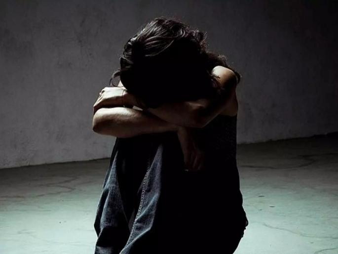 rape of a young woman by a mothers lover sexual abuse from the age of fourteen | धक्कादायक! आईच्या प्रियकराकडून तरुणीवर बलात्कार; वयाच्या चौदाव्या वर्षापासून लैंगिक अत्याचार rape of a young woman by a mothers lover sexual abuse from the age of fourteen | धक्कादायक! आईच्या प्रियकराकडून तरुणीवर बलात्कार; वयाच्या चौदाव्या वर्षापासून लैंगिक अत्याचार