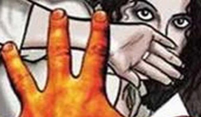 Molestation four girls including minor sister in Nagpur | नागपुरात लहानग्या बहिणींसह चौघींचा विनयभंग Molestation four girls including minor sister in Nagpur | नागपुरात लहानग्या बहिणींसह चौघींचा विनयभंग