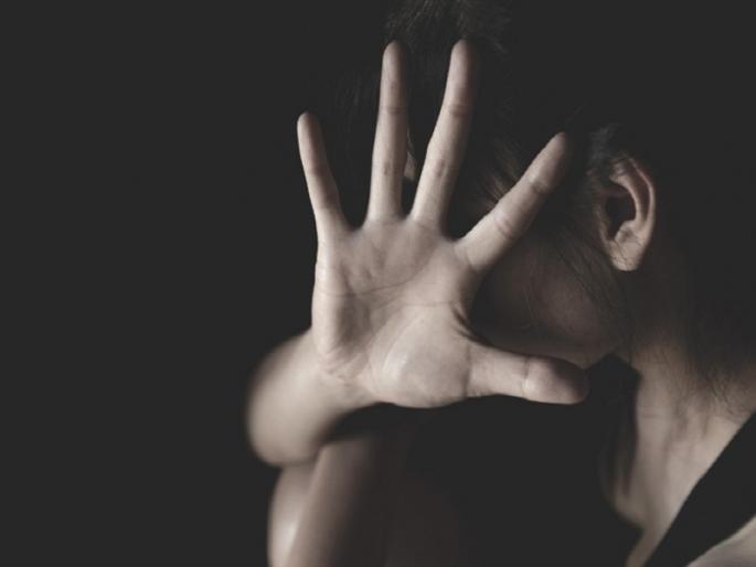 15-year-old girl molested by luring her into marriage; The type revealed after the girl became pregnant | लग्नाचे आमिष दाखवून १५ वर्षांच्या मुलीवर अत्याचार; मुलगी गर्भवती राहिल्यानंतर प्रकार उघड 15-year-old girl molested by luring her into marriage; The type revealed after the girl became pregnant | लग्नाचे आमिष दाखवून १५ वर्षांच्या मुलीवर अत्याचार; मुलगी गर्भवती राहिल्यानंतर प्रकार उघड