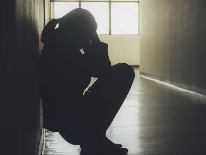 Abuse of a minor girl by threatening to harm her life pune latest crime news | Pune Crime: जीवाचे बरे वाईट करण्याची धमकी देऊन अल्पवयीन मुलीवर अत्याचार Abuse of a minor girl by threatening to harm her life pune latest crime news | Pune Crime: जीवाचे बरे वाईट करण्याची धमकी देऊन अल्पवयीन मुलीवर अत्याचार