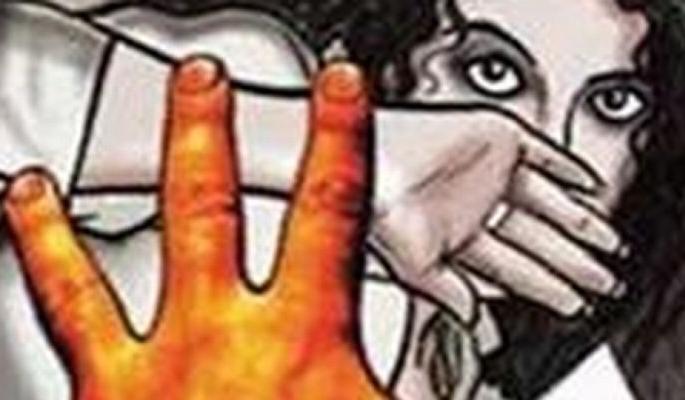 Woman gate keeper molested on railway gate: accused absconding | रेल्वेगेटवरील महिला गेट कीपरचा विनयभंग : आरोपी फरार Woman gate keeper molested on railway gate: accused absconding | रेल्वेगेटवरील महिला गेट कीपरचा विनयभंग : आरोपी फरार