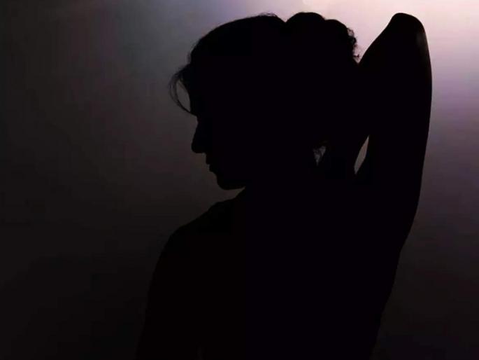 He used to shoot by making his wife dance case has been filed against the deformed husband | Pune Crime: पत्नीला विवस्र नाचायला लावून तो करायचा शूटिंग; विकृत पतीविरुद्ध गुन्हा दाखल He used to shoot by making his wife dance case has been filed against the deformed husband | Pune Crime: पत्नीला विवस्र नाचायला लावून तो करायचा शूटिंग; विकृत पतीविरुद्ध गुन्हा दाखल