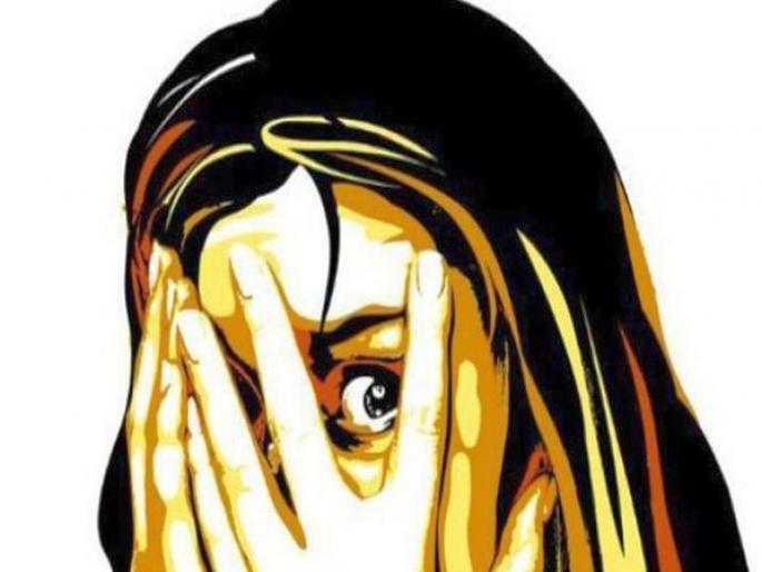 Arrested rickshaw driver who were looking at the young girl and masturbating | तरुणीकडे पाहून हस्तमैथुन करणाऱ्या रिक्षाचालकास पोलिसांनी ठोकल्या Arrested rickshaw driver who were looking at the young girl and masturbating | तरुणीकडे पाहून हस्तमैथुन करणाऱ्या रिक्षाचालकास पोलिसांनी ठोकल्या