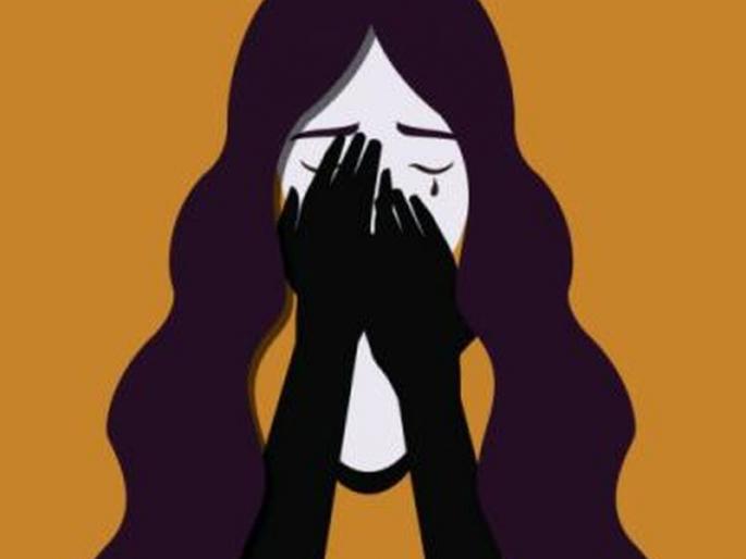 Marital wome molestation, crime against four | विवाहितेचा विनयभंग, चौघांविरूद्ध गुन्हा Marital wome molestation, crime against four | विवाहितेचा विनयभंग, चौघांविरूद्ध गुन्हा