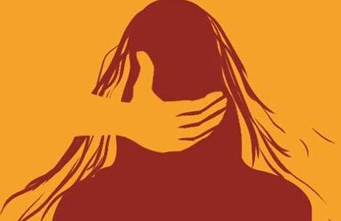 Girl Molested by showing chocolate at Akola | चॉकलेटचे आमिष दाखवून मुलीचा विनयभंग Girl Molested by showing chocolate at Akola | चॉकलेटचे आमिष दाखवून मुलीचा विनयभंग