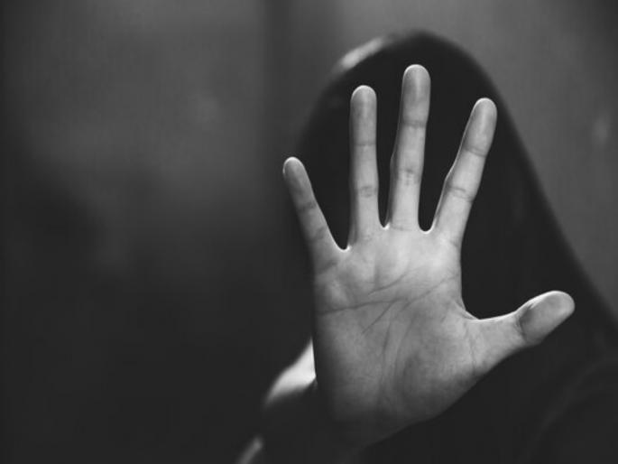 Molestation of a sixteen year old minor Attempted coercion by threatening to kill | सोळा वर्षीय अल्पवयीन मुलीचा विनयभंग; जिवे मारण्याची धमकी देत जबरदस्ती करण्याचा प्रयत्न Molestation of a sixteen year old minor Attempted coercion by threatening to kill | सोळा वर्षीय अल्पवयीन मुलीचा विनयभंग; जिवे मारण्याची धमकी देत जबरदस्ती करण्याचा प्रयत्न