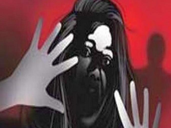Molestation of women with two children in the city | शहरात दोन बालिकांसह महिलांचा विनयभंग Molestation of women with two children in the city | शहरात दोन बालिकांसह महिलांचा विनयभंग