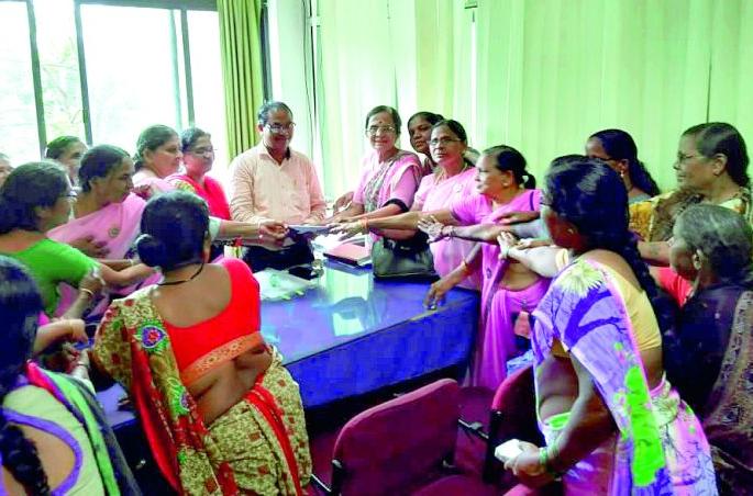 Reinstate House Workers Board: Demand for Vidarbha Molakarin Union | घरकामगार बोर्डाची पूर्ववत स्थापना करा : विदर्भ मोलकरीण संघटनेची मागणी Reinstate House Workers Board: Demand for Vidarbha Molakarin Union | घरकामगार बोर्डाची पूर्ववत स्थापना करा : विदर्भ मोलकरीण संघटनेची मागणी