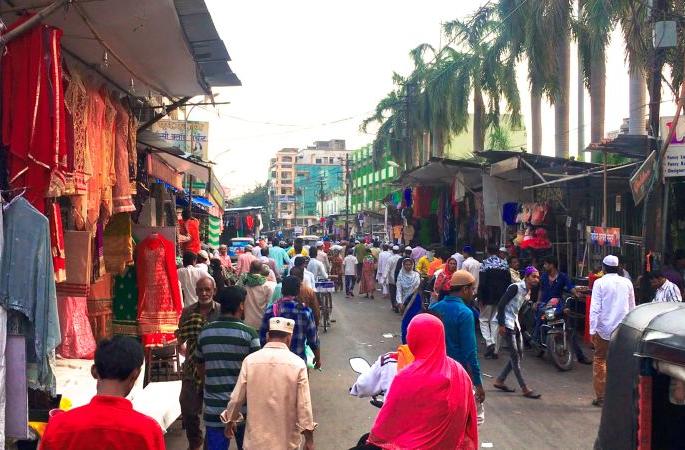 The largest market in Vidarbha has no toilet for women; Three women corporators represent | विदर्भातील सर्वात मोठ्या बाजारात महिलांसाठी एकही शौचालय नाही; तीन नगरसेविका करतात प्रतिनिधीत्व The largest market in Vidarbha has no toilet for women; Three women corporators represent | विदर्भातील सर्वात मोठ्या बाजारात महिलांसाठी एकही शौचालय नाही; तीन नगरसेविका करतात प्रतिनिधीत्व