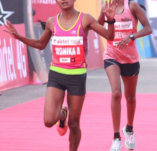 nashik,monica,athre,winnar,delhi, Marathon | धावपटू मोनिका ठरली दिल्ली मॅरेथॉन विजेती