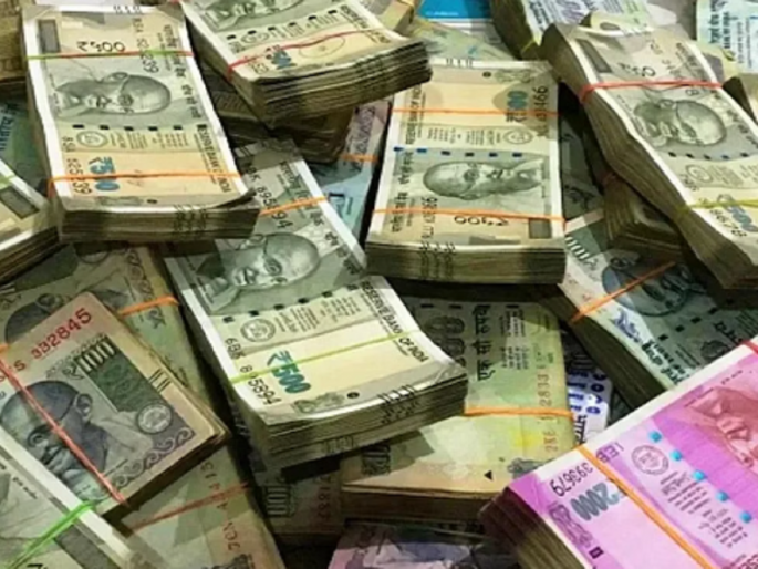 Only the pockets of the rich swell, when..! | श्रीमंतांचेच खिसे फुगतात, तेव्हा..!