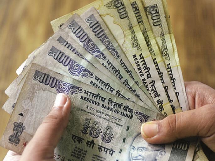 Empty passenger pockets from private carriers, who will stop arbitrary fare collection ? | खासगी वाहतूकदारांकडून प्रवाशांचा खिसा रिकामा, मनमानी भाडे वसुली रोखणार कोण? Empty passenger pockets from private carriers, who will stop arbitrary fare collection ? | खासगी वाहतूकदारांकडून प्रवाशांचा खिसा रिकामा, मनमानी भाडे वसुली रोखणार कोण?