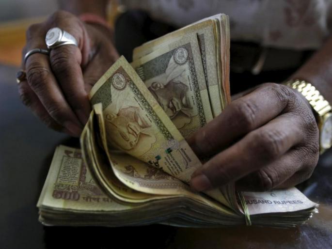 25 thousand savings; But when the notes went out, the potential famine was averted | २५ हजारांची बचत; पण नोटा निघाल्या बाद झालेल्या, संभाव्य उपासमारी टळली 25 thousand savings; But when the notes went out, the potential famine was averted | २५ हजारांची बचत; पण नोटा निघाल्या बाद झालेल्या, संभाव्य उपासमारी टळली