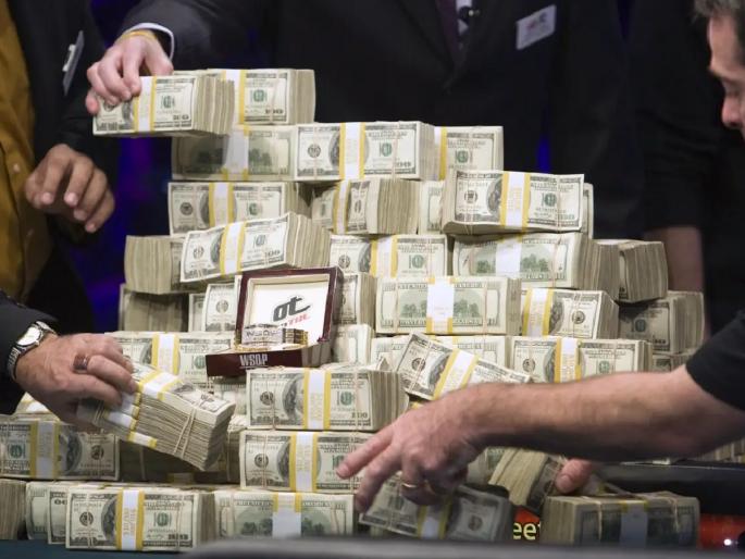 Powerball jackpot game lottery america; man won a lottery worth Rs 16,500 crore in america | Biggest Lottery News : अबब..! या व्यक्तीने जिंकली 16,500 कोटी रुपयांची लॉटरी, पण मिळणार फक्त 8000 कोटी Powerball jackpot game lottery america; man won a lottery worth Rs 16,500 crore in america | Biggest Lottery News : अबब..! या व्यक्तीने जिंकली 16,500 कोटी रुपयांची लॉटरी, पण मिळणार फक्त 8000 कोटी