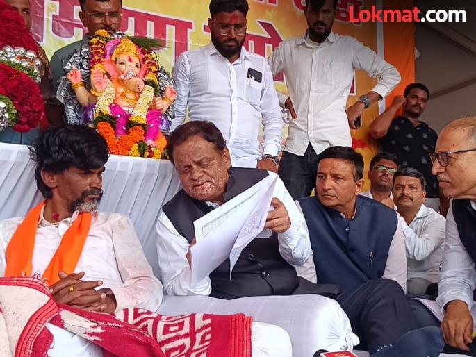 Manoj Jarange Patil: Shinde committee members met Jarange, discussed at the hunger strike site in Azad Maidan | Manoj Jarange Patil: शिंदे समितीने मनोज जरांगेंची घेतली भेट, आझाद मैदानातील उपोषणस्थळीच चर्चा Manoj Jarange Patil: Shinde committee members met Jarange, discussed at the hunger strike site in Azad Maidan | Manoj Jarange Patil: शिंदे समितीने मनोज जरांगेंची घेतली भेट, आझाद मैदानातील उपोषणस्थळीच चर्चा