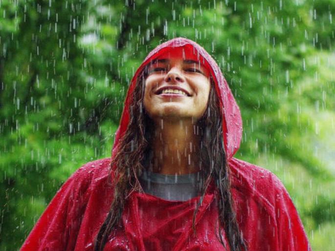 Monsoon 2018 : How to take hair and foot in monsoon | पावसाळ्यात केसांची आणि पायांची काळजी कशी घ्याल?