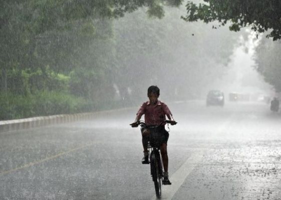 The temperature in the sub-capital dropped, the cold increased | उपराजधानीतील तापमान घटले, थंडावा वाढला The temperature in the sub-capital dropped, the cold increased | उपराजधानीतील तापमान घटले, थंडावा वाढला
