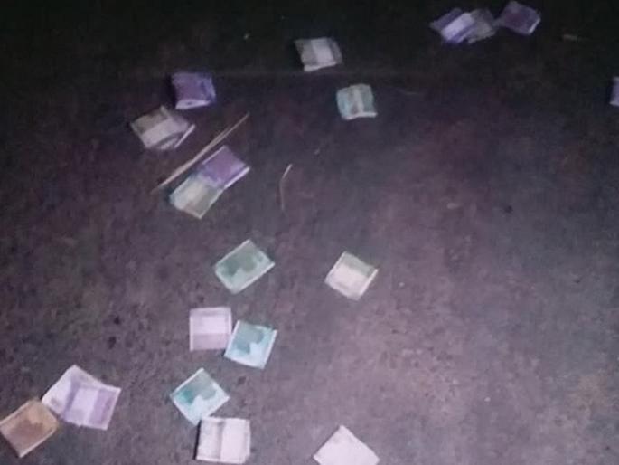 Coronavirus: Rs 5,000 lying on the road, no one took the initiative to pick up the note in haryana gurugram MMG | Coronavirus : रस्त्यावर पडले होते ५००० रुपये, नोटा उचलण्यासाठी कुणीच घेईना पुढाकार Coronavirus: Rs 5,000 lying on the road, no one took the initiative to pick up the note in haryana gurugram MMG | Coronavirus : रस्त्यावर पडले होते ५००० रुपये, नोटा उचलण्यासाठी कुणीच घेईना पुढाकार