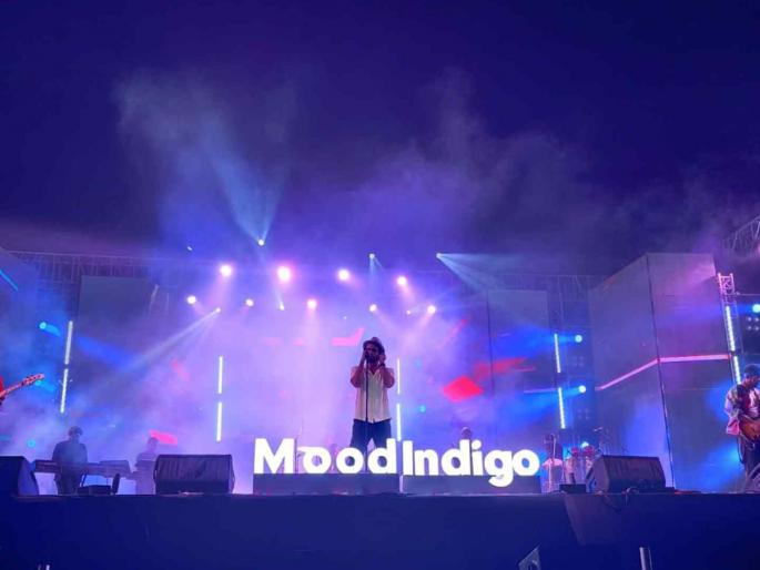 Condom advertising attempt by IIT Bombay Mood IndiGo company | आयआयटीच्या मूड इंडिगोत कंडोमच्या जाहिरातीचा प्रयत्न; विद्यार्थ्यांच्या तक्रारीनंतर कंपनीला मनाई