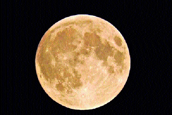 Moon is pulling Earths water scientist finds a unique lunar sourc | चंद्र चोरतोय पृथ्वीचे पाणी, अमेरिकी संशोधन अहवालात दावा