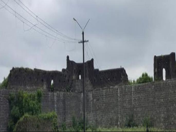 Chakan Sangramadurga that witnessed the history of Shiva | शिवकालीन इतिहासाची साक्ष देणारा चाकणचा संग्रामदुर्ग