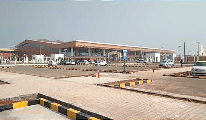 now blue taxi on mopa manohar airport goa | 'मोपा'वर ब्ल्यू टॅक्सींचा मार्ग मोकळा; वाहतूक कायद्यात सुधारणेची राज्य सरकारकडून अधिसूचना जारी now blue taxi on mopa manohar airport goa | 'मोपा'वर ब्ल्यू टॅक्सींचा मार्ग मोकळा; वाहतूक कायद्यात सुधारणेची राज्य सरकारकडून अधिसूचना जारी