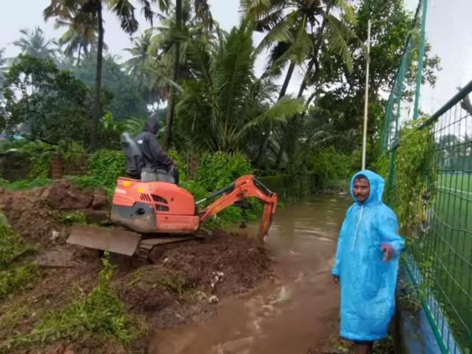 Due to lack of path for water in the river, flood situation, emphasis on measures | पाणी नदीत जाण्यास वाट नसल्यानेच पूरस्थिती, उपाययोजनांवर भर Due to lack of path for water in the river, flood situation, emphasis on measures | पाणी नदीत जाण्यास वाट नसल्यानेच पूरस्थिती, उपाययोजनांवर भर