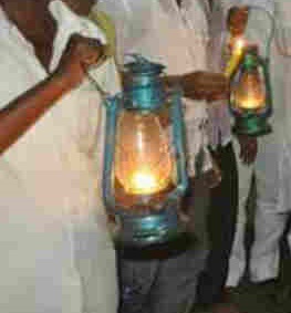 Kandil Morcha in Vambori against Mahavitaran | महावितरण विरोधात वांबोरीमध्ये कंदील मोर्चा Kandil Morcha in Vambori against Mahavitaran | महावितरण विरोधात वांबोरीमध्ये कंदील मोर्चा