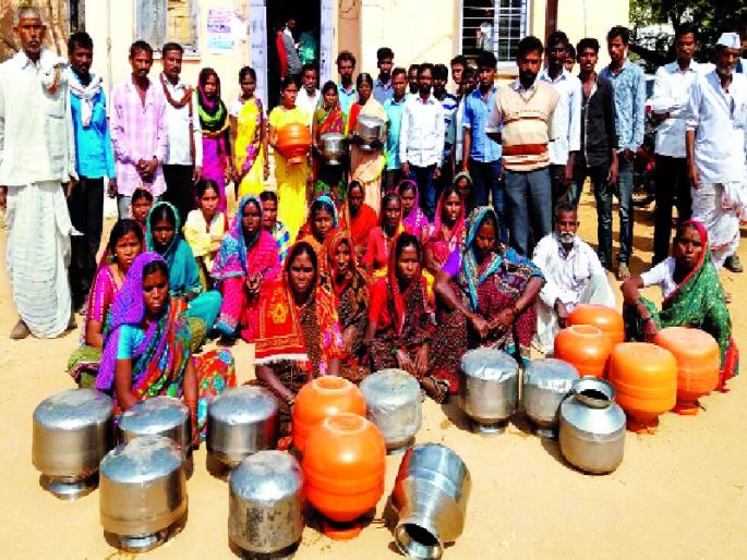 Taha for the water of Patoda | पाटोदा ग्रामस्थांचा पाण्यासाठी टाहो Taha for the water of Patoda | पाटोदा ग्रामस्थांचा पाण्यासाठी टाहो