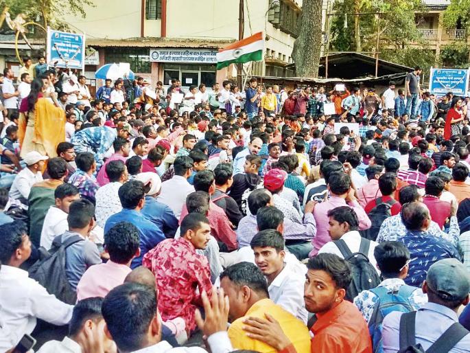 hearing-impaired youth & their problem, are we not listening them? | कर्णबधिर तरुण-तरुणींची घुसमट ‘ऐकू’च न येणार्या आपल्या समाजाच्या बंद कानांचं काय? hearing-impaired youth & their problem, are we not listening them? | कर्णबधिर तरुण-तरुणींची घुसमट ‘ऐकू’च न येणार्या आपल्या समाजाच्या बंद कानांचं काय?