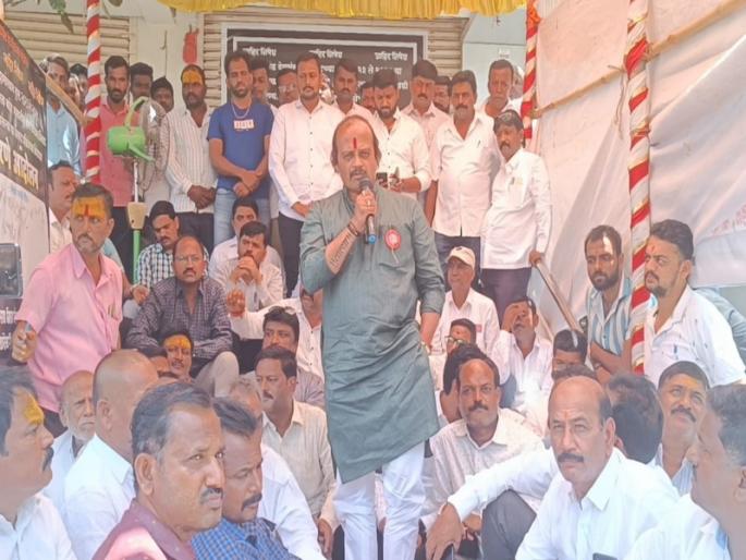 Vasant More supports Jejuri's movement, "will convey your feelings to Raj Thackeray". | "तुमच्या भावना राज ठाकरेंपर्यंत पोहोचवणार", जेजुरीच्या आंदोलनाला वसंत मोरेंचा पाठिंबा Vasant More supports Jejuri's movement, "will convey your feelings to Raj Thackeray". | "तुमच्या भावना राज ठाकरेंपर्यंत पोहोचवणार", जेजुरीच्या आंदोलनाला वसंत मोरेंचा पाठिंबा