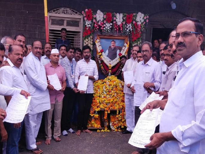 The decision of the family members of the senior Congress leader Vijaysinh More to donate his organs | विजयसिंह मोरे यांच्या उतरकार्यादिवशीच कुटुंबीयांचा अवयवदानाचा संकल्प The decision of the family members of the senior Congress leader Vijaysinh More to donate his organs | विजयसिंह मोरे यांच्या उतरकार्यादिवशीच कुटुंबीयांचा अवयवदानाचा संकल्प