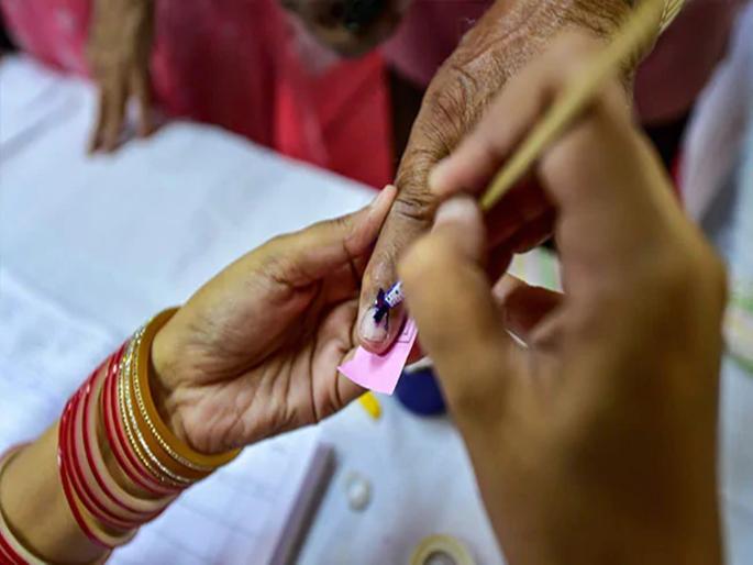 about 9500 polling stations for 96.63 lakh voters in mumbai 45 thousand employees ready for lok sabha election 2024 | मुंबईतील ९६.६३ लाख मतदारांसाठी ९,५०० मतदान केंद्रे; ४५ हजार कर्मचारी तैनात about 9500 polling stations for 96.63 lakh voters in mumbai 45 thousand employees ready for lok sabha election 2024 | मुंबईतील ९६.६३ लाख मतदारांसाठी ९,५०० मतदान केंद्रे; ४५ हजार कर्मचारी तैनात