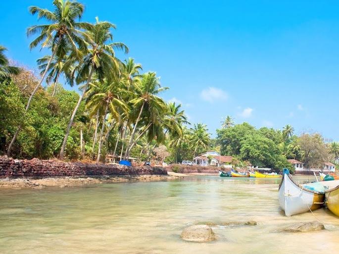 Barge drowned at mormugao goa | गोव्यातील मुरगाव समुद्रात बार्ज बुडाली