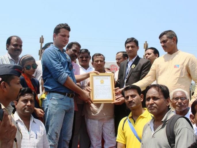 'Morna' Cleanliness Campaign in Golden Book of Records! | ‘मोर्णा’ स्वच्छता मोहिमेची गोल्डन बुक आॅफ रेकॉर्डमध्ये नोंद! 'Morna' Cleanliness Campaign in Golden Book of Records! | ‘मोर्णा’ स्वच्छता मोहिमेची गोल्डन बुक आॅफ रेकॉर्डमध्ये नोंद!