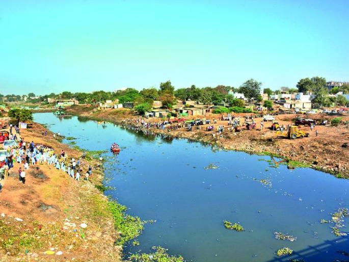 Akola: A helping hand to the Morna Cleanliness Mission | अर्थसंकल्पात अकोला : मोर्णा स्वच्छता मिशनला मदतीचा हात Akola: A helping hand to the Morna Cleanliness Mission | अर्थसंकल्पात अकोला : मोर्णा स्वच्छता मिशनला मदतीचा हात